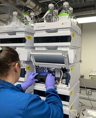 Yvonne1 - Agilent equip.jpg